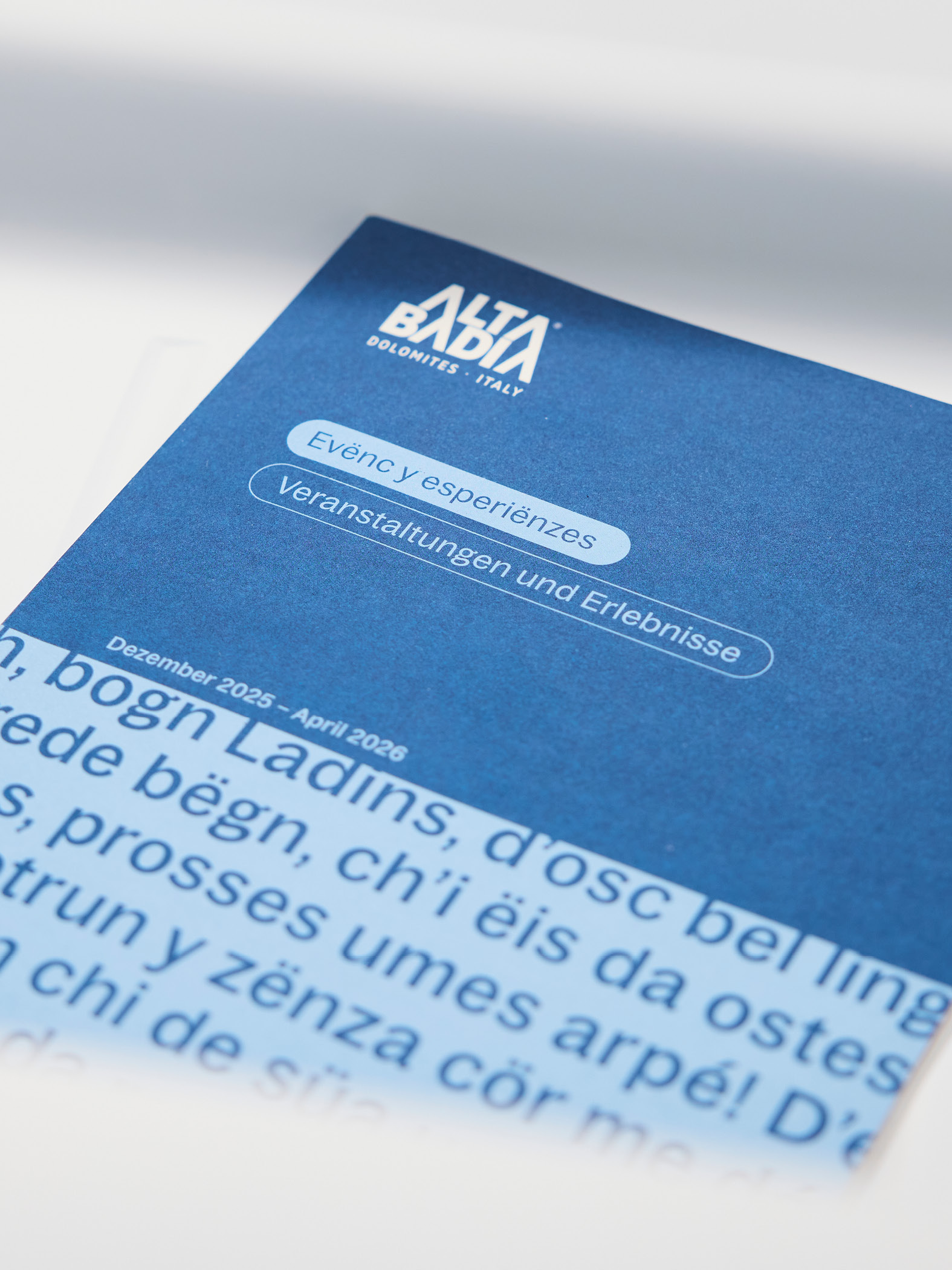Alta Badia Broschüre über Veranstaltungen und Erlebnisse, Dezember 2025–April 2026