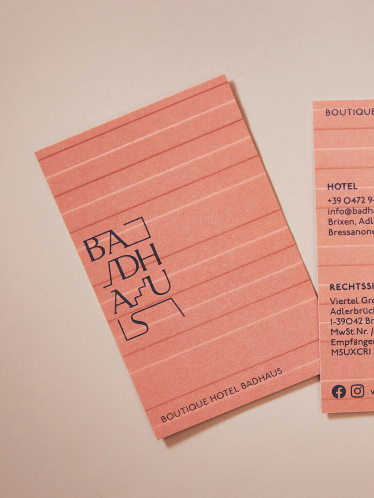 Visitenkarten-Design für Boutique Hotel Badhaus in Rosa