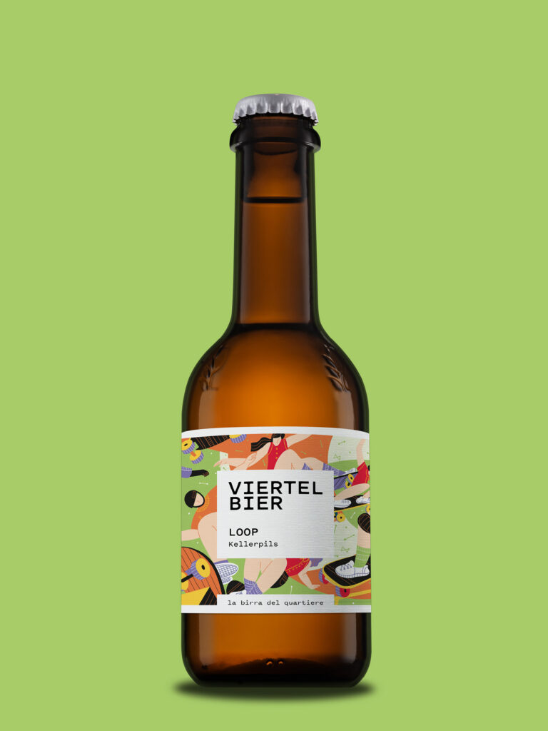 Bierflasche mit kreativ gestaltetem Etikett 'Viertel Bier Loop Kellerpils' auf grünem Hintergrund.