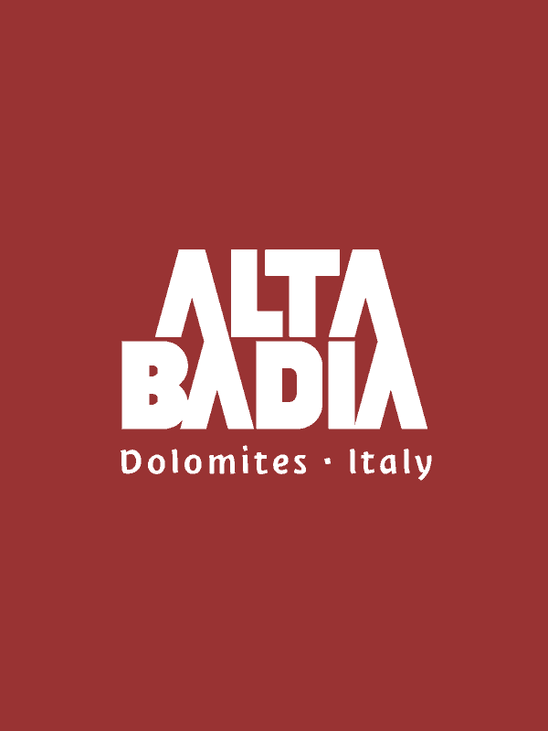 Logo von Alta Badia mit Text 'Dolomites · Italy' auf rotem Hintergrund